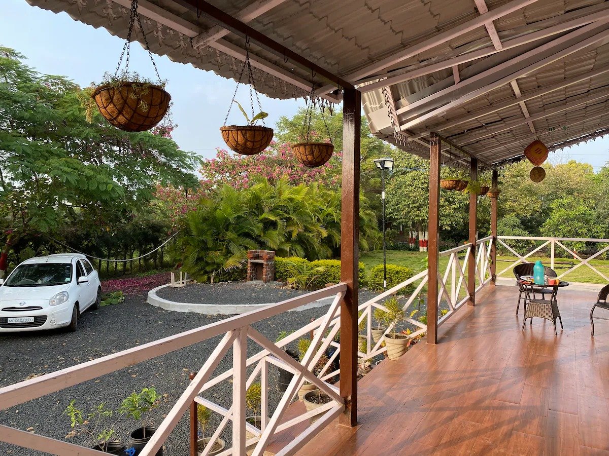 Nature's Farmhouse - Outdoor Lounge
